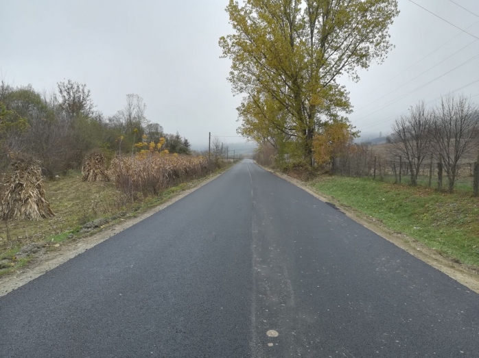 s-a-asfaltat-drumul-judetean-care-traverseaza-fizesu-gherlii-foto